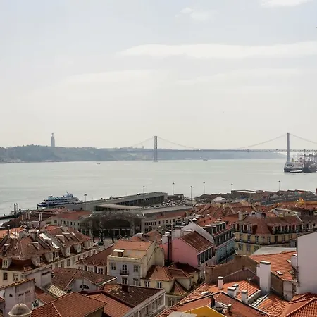 Chiado River View Deluxe ליסבון