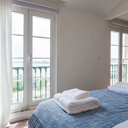 Chiado River View Deluxe 아파트 *