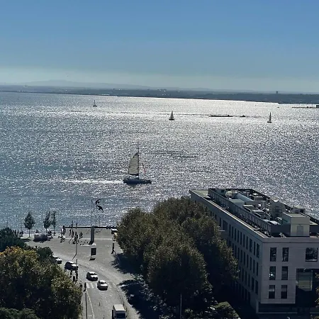 Chiado River View Deluxe Appartamento *