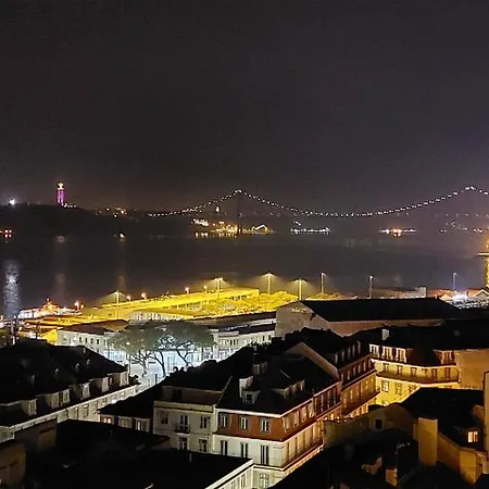 Chiado River View Deluxe Appartamento *